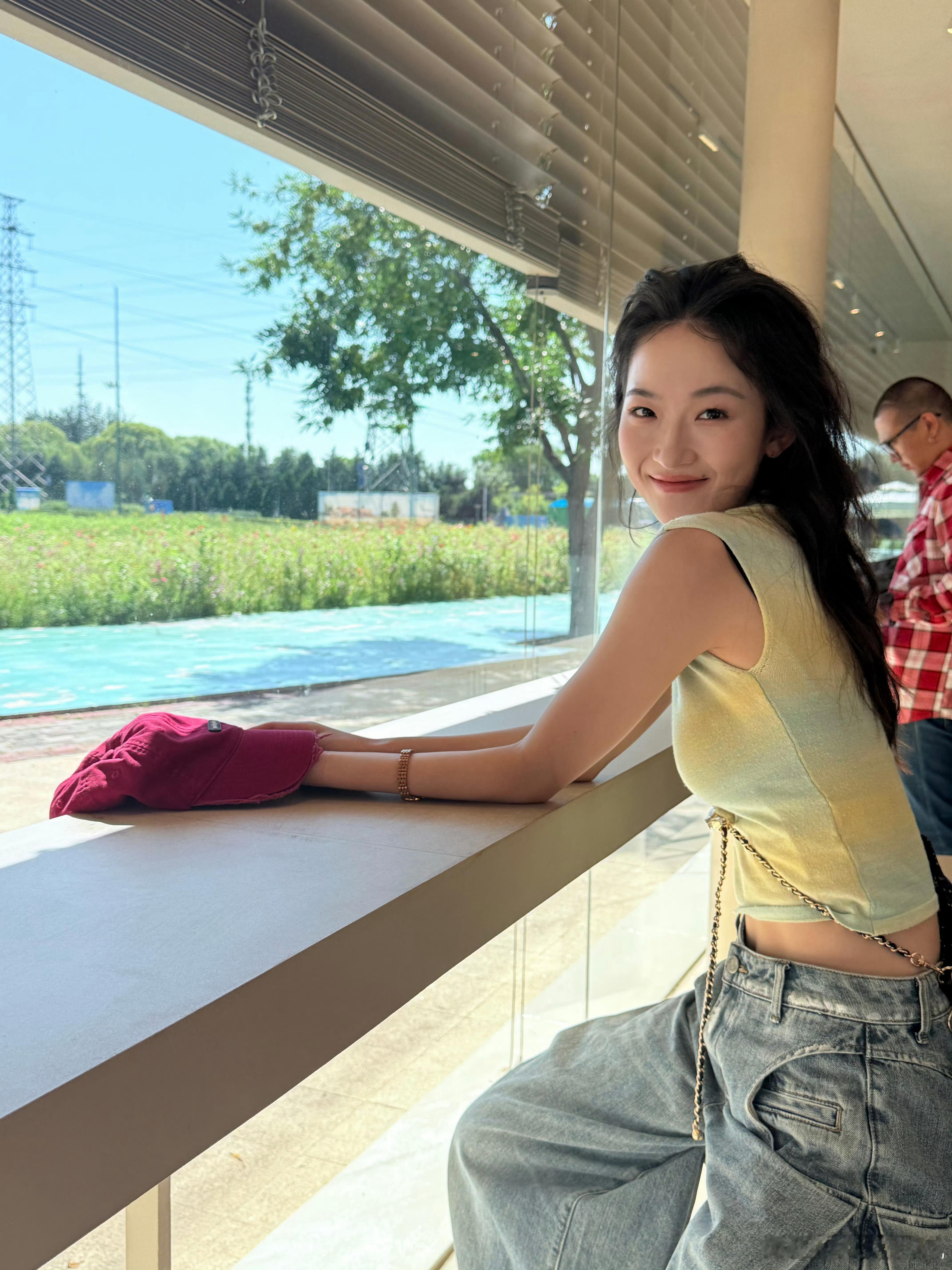 甘瑞琦[超话]   grq甘瑞琦故卿归 grq甘瑞琦浅浅 “不同蔷薇，你可是明艳