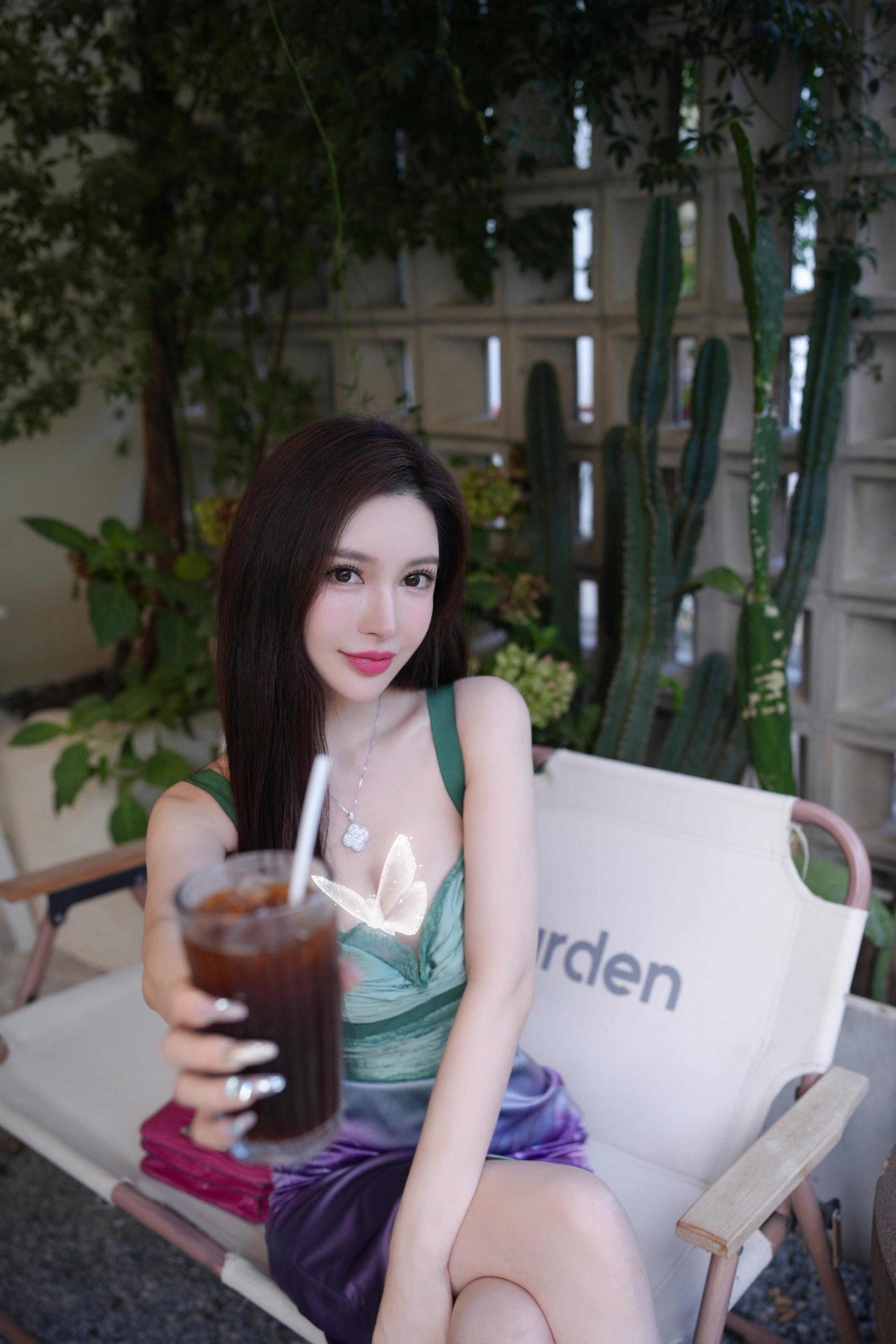 生活的 每一天都无可替代， 带着微笑往前走 看见的都是美好风景！
