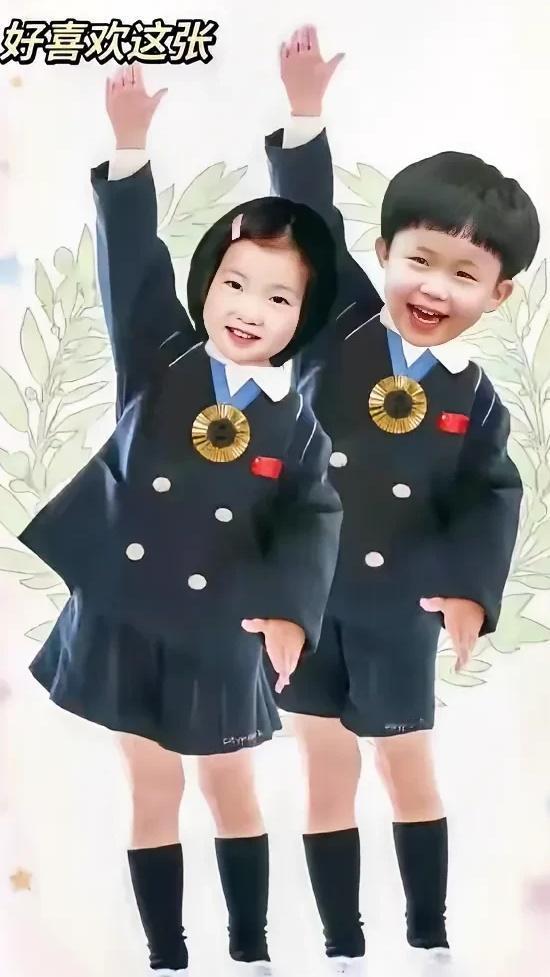 [熊猫]“大头和莎莎”超可爱，快举手！

“大头和莎莎”呼吁喜欢他们的人举手。