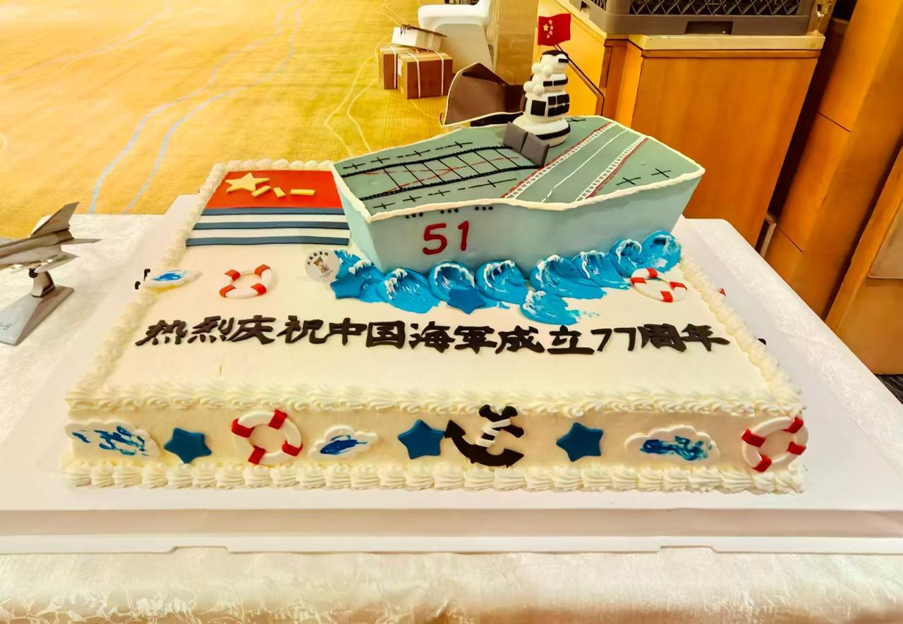 热烈庆祝中国海军成立77周年！
图文：韩 文
春日生活打卡季