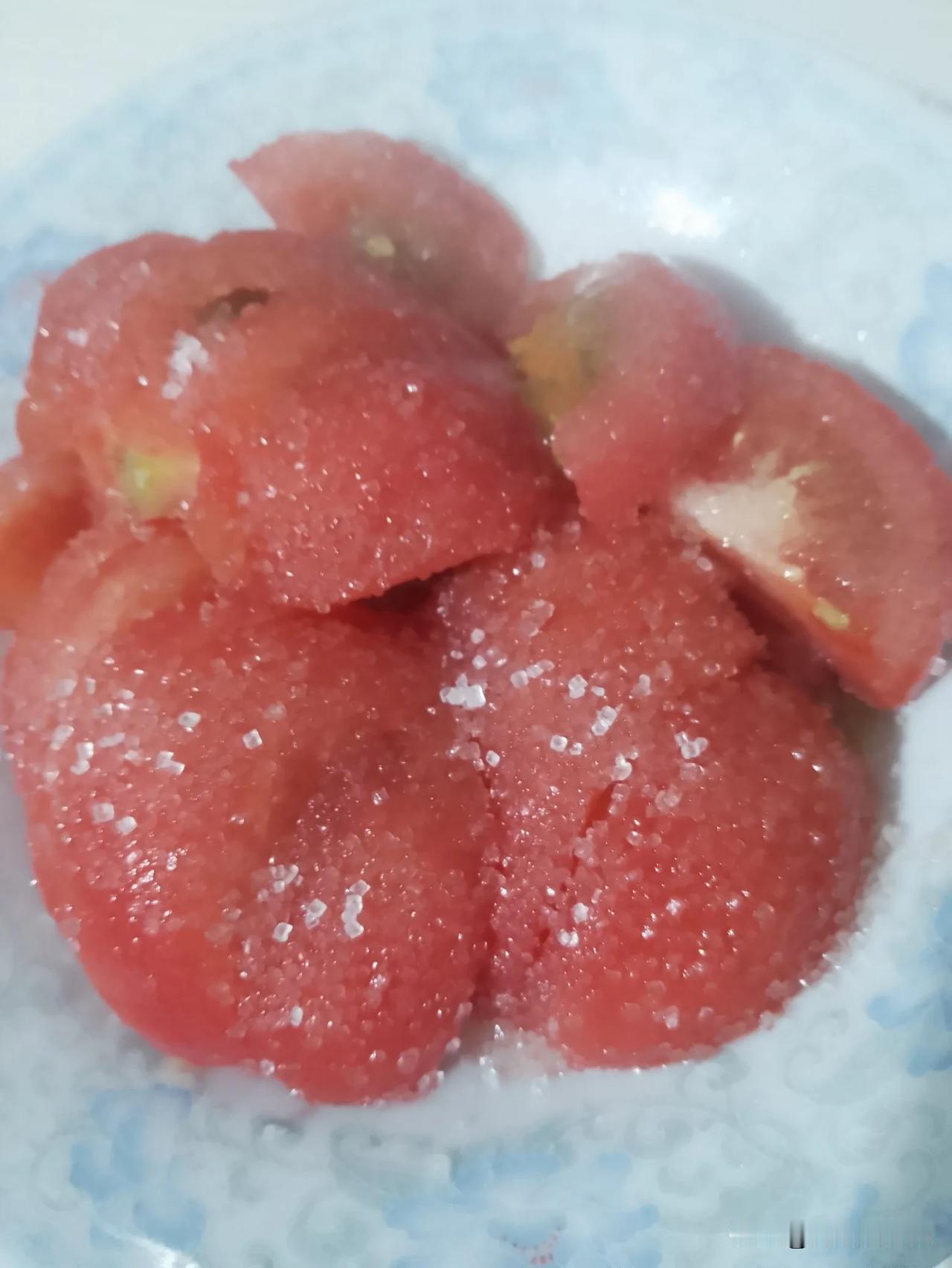 这是一道不会任何厨艺的人都可以做出来的美食。它有一个好听的名字：火山飞雪。

西