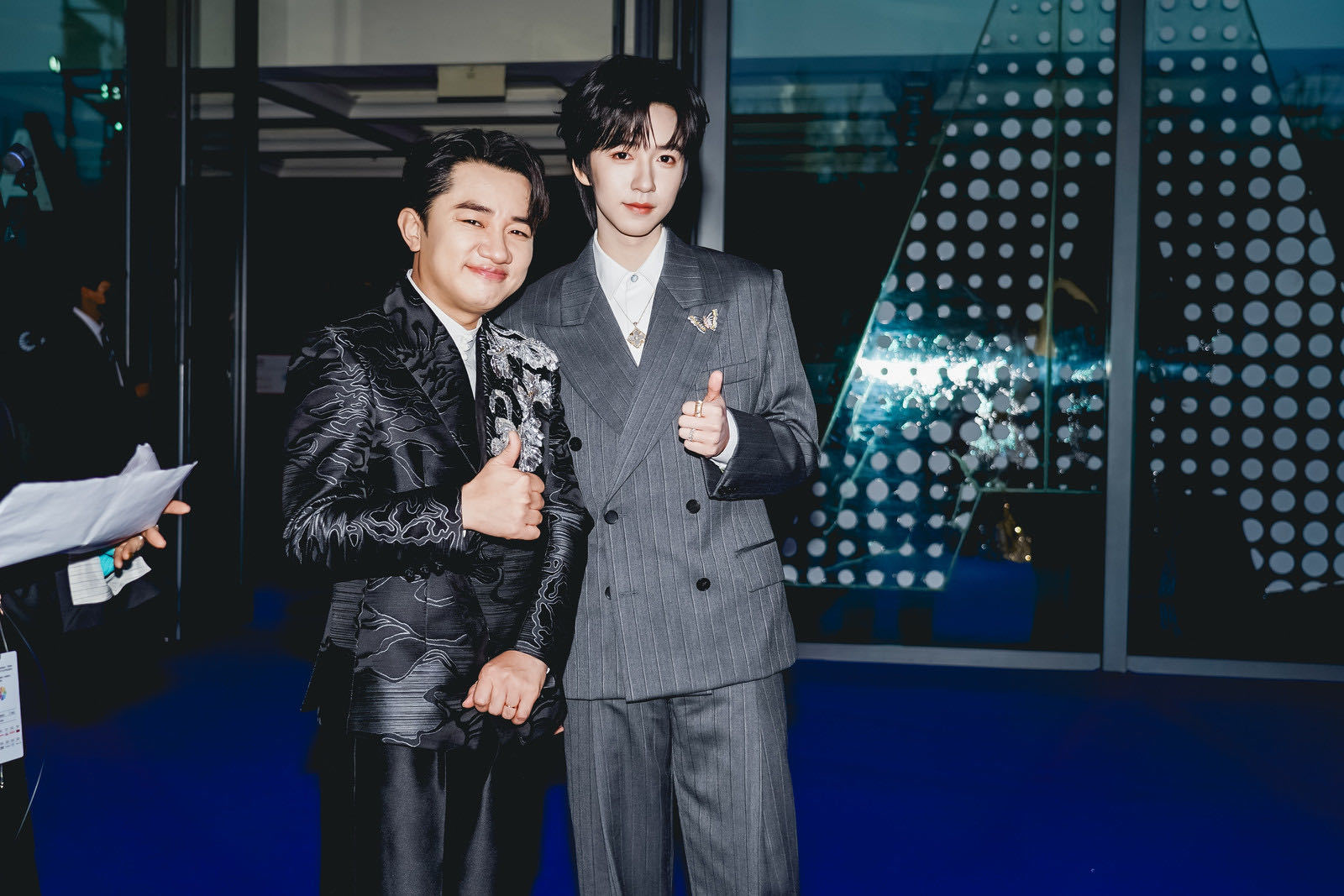 北影节红毯下车名场面 北京国际电影节开幕式热闹非凡，舒淇、宋佳、沈腾、马丽、尹正