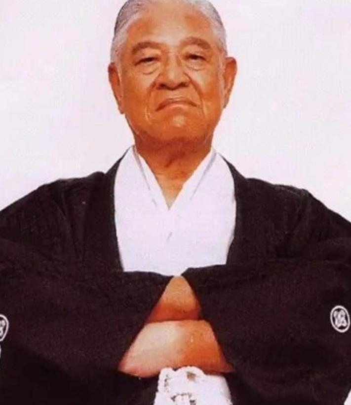 [玫瑰]最大的台独分子，再也藏不住尾巴，终于露出来了肮脏的脑袋！原来，最大的台独