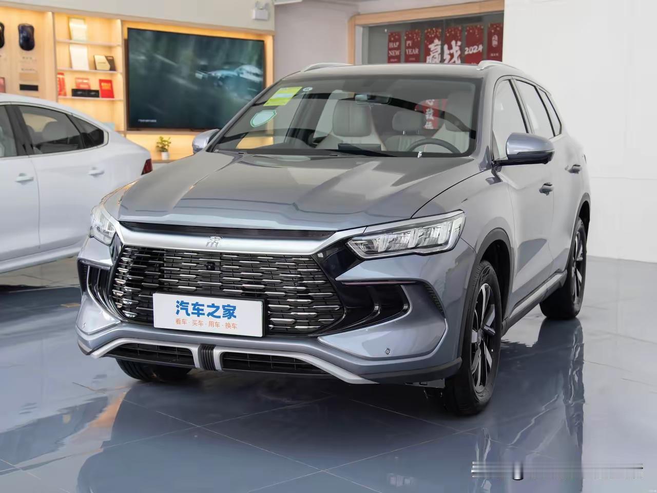 听我一句劝，手里电车还能开的，先别琢磨官方给你升级电池这事儿了。
我一朋友，20