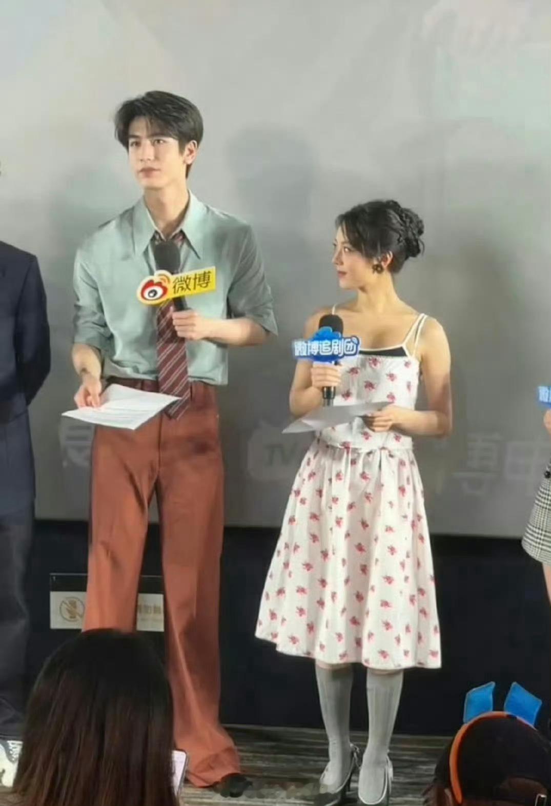 赵今麦的造型师被骂也不冤，这个袜子非要穿吗 ​​​