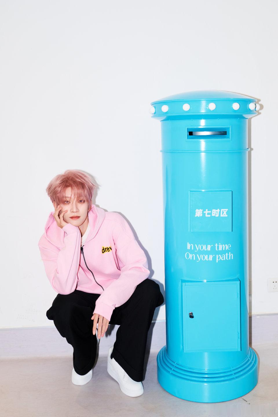 ceq 哈哈哈哈哈哈哈哈比赛拿奖了哈哈哈哈嘿嘿朋友带着我的老鼠干去探楼了!今晚演