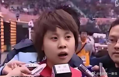 王濛 搞体育的最见不得这种家人们，王濛这一甩手，直接甩碎了综艺的体面！乘风舞台上