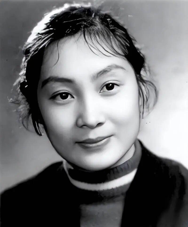 柏瑞桐与《英雄儿女》
 1964年，她在《英雄儿女》中饰演的文工团员田玲，虽为配
