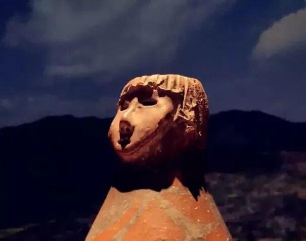 黄河女神！甘肃甘肃秦安县大地湾遗址出土的人头形器口彩陶瓶，为仰韶文化文物，距今约