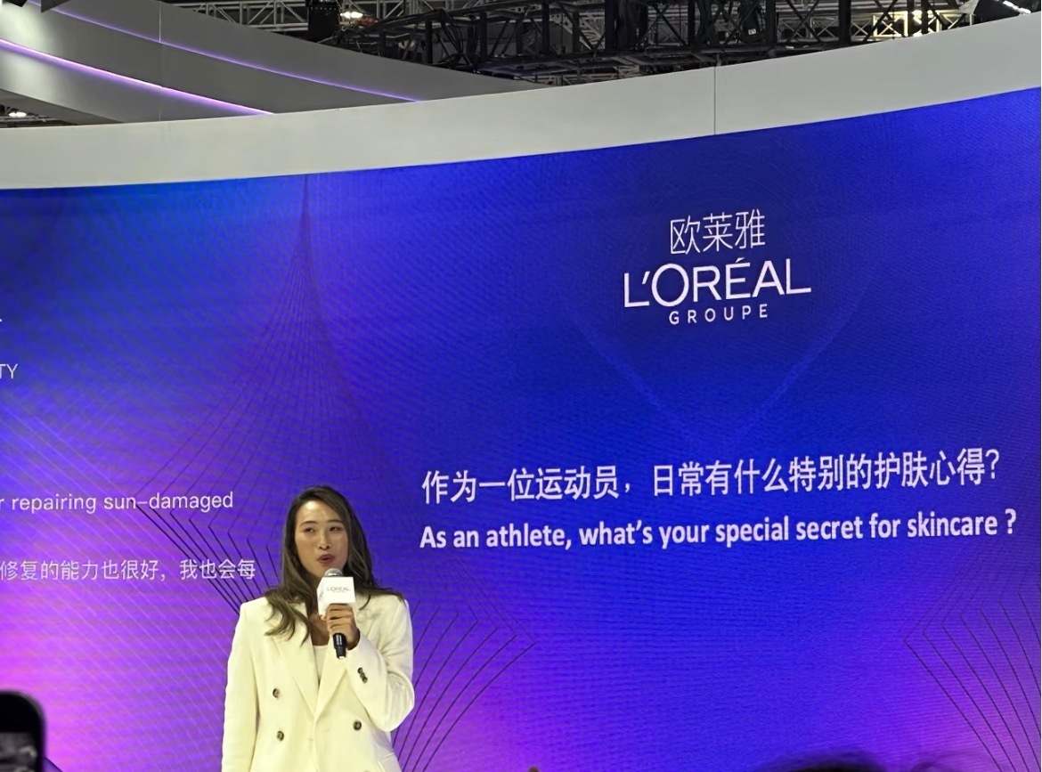 文咪悄咪咪回国[捂嘴哭] ​​​