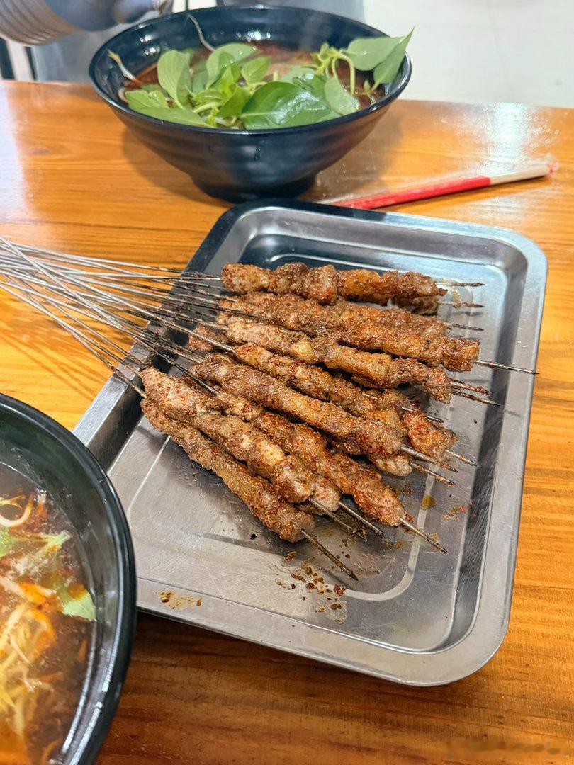 我去！咋这么香....回淮南第一顿不想吃牛肉汤想吃牛肉机面（好像是这个面条拿机器