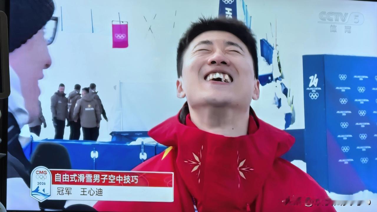 昨天羡慕徐梦桃，因为她卫冕奥运金牌！
今天嫉妒徐梦桃！因为他的老公也这么优秀，优