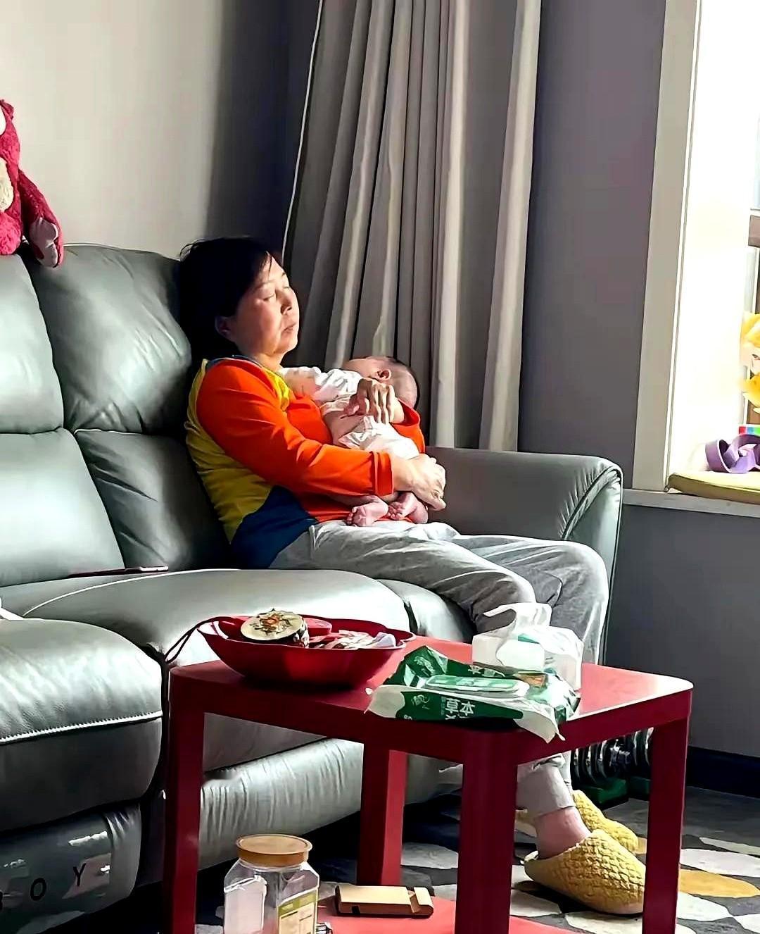女儿说，五一要去贵州玩
我就说了一句话，有钱不
女儿说，有钱

那天路过女婿单位