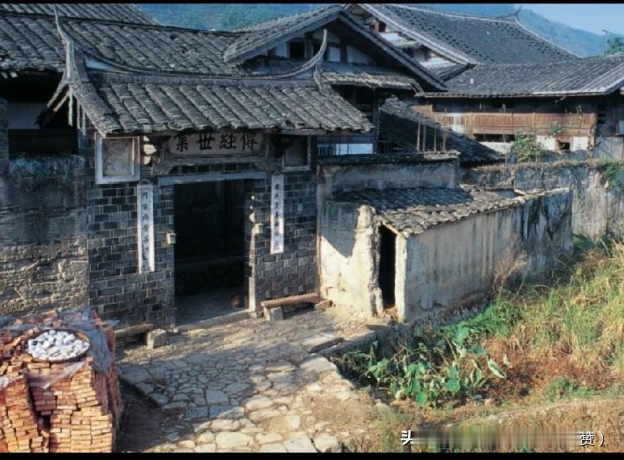 《输光的不仅是钱》
第一章 牌桌迷局
在黄土坡村，有个叫柱子的汉子，他曾经是村里