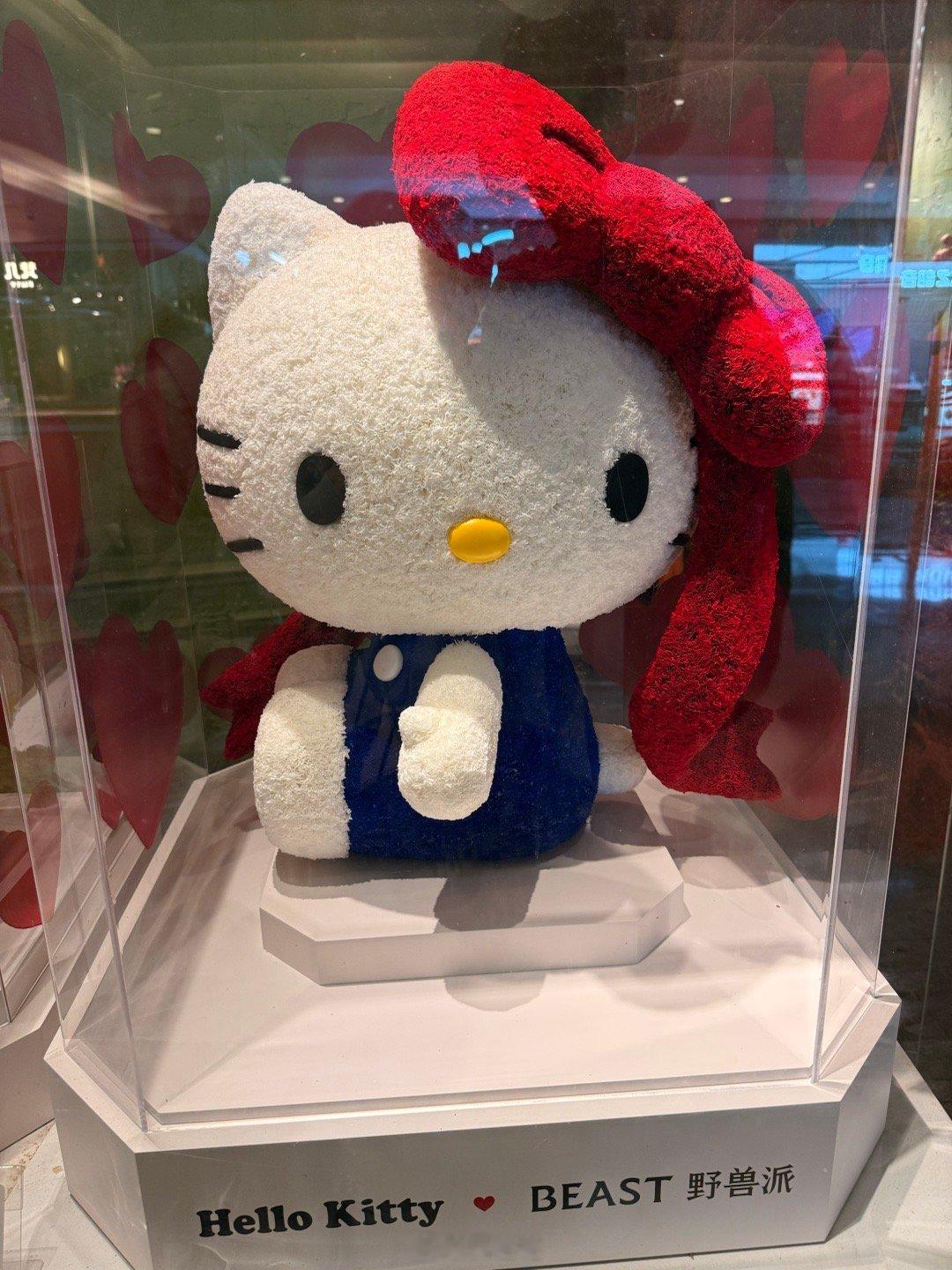 我超喜欢这个 想让亢岳送我一看价格29999 直接劝退了他说有这钱不如给阿罗买个