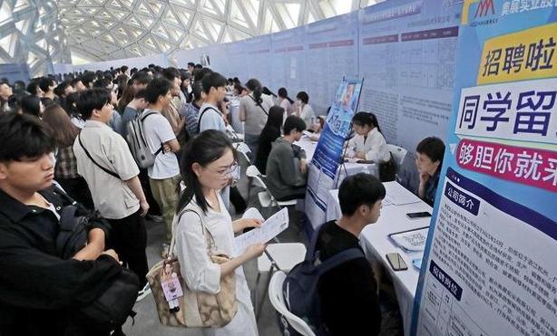 实在让人难以接受！宁波大学专门开设留学生专属招聘会这件事，在网上掀起巨大争议后，