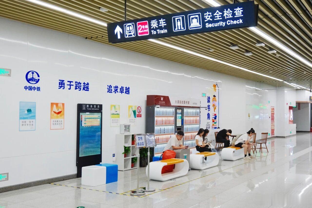 太原地铁2号线开放23个纳凉区    盛夏酷暑难耐，地铁清凉有约。7月2日从太原