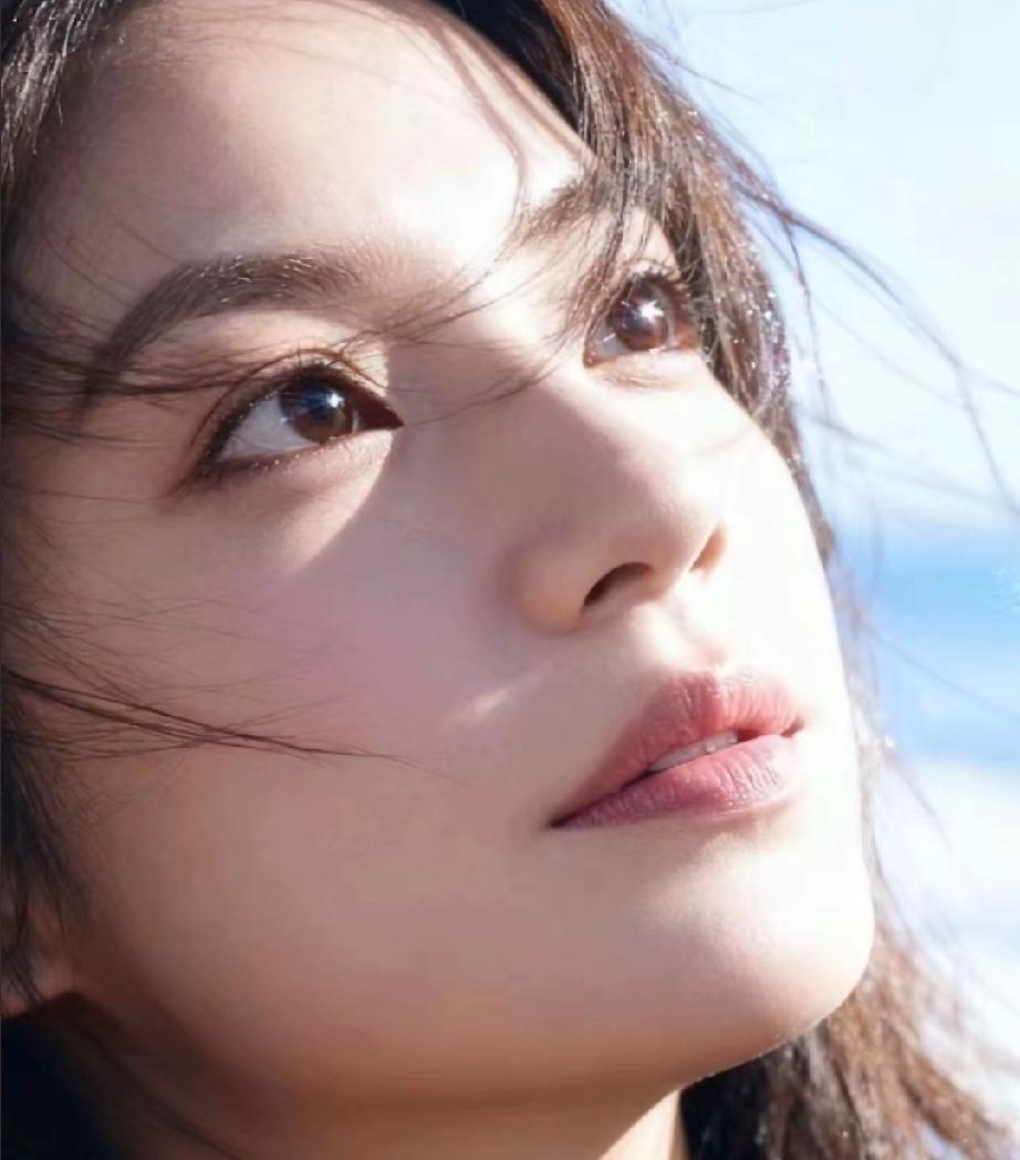 钱多有用吗？
赵薇重走汪小菲老路！

曾凭“小燕子”爆红、号称“女版巴菲特”的赵