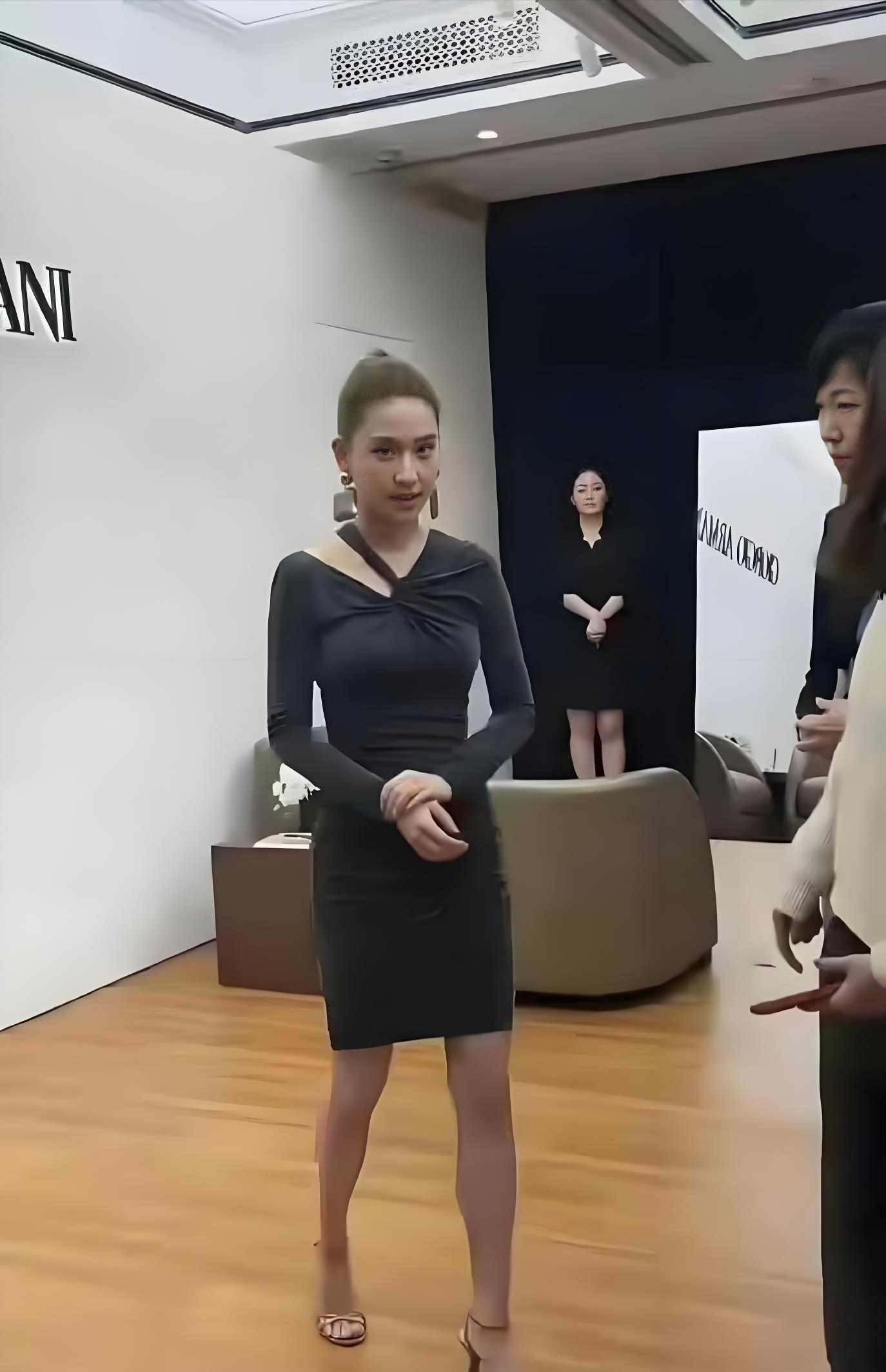何超莲真人就这样，没网传美 