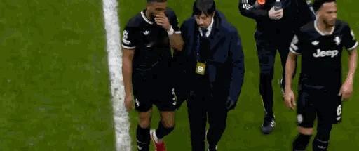 【转折点】 加拉塔萨雷5比2尤文图斯 的转折点之一是布雷默下场（还有一个是卡巴尔