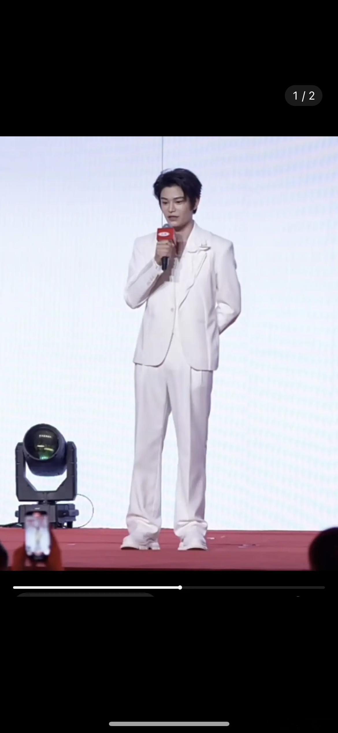 丁禹兮是不是标准的五五分身材，头大腿短 