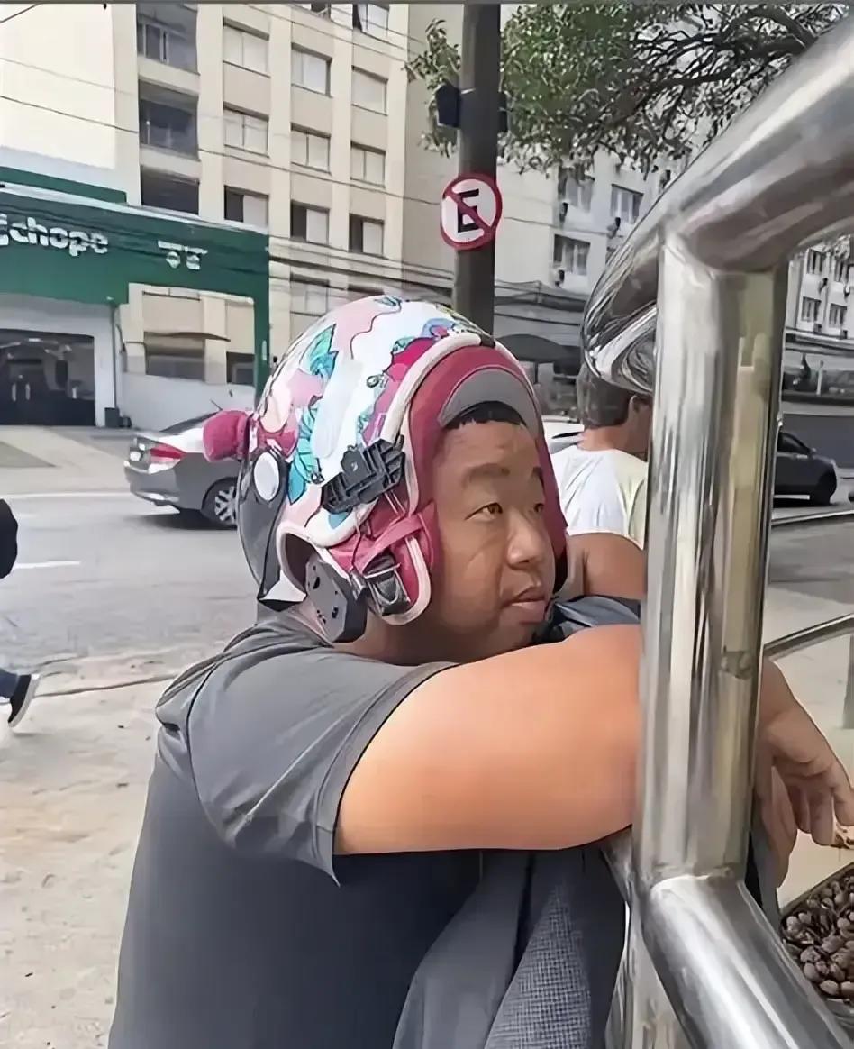 主动投案？绑匪称蓝战非说谎，自称对其磕头下跪，晒108.8万转账
顶流被绑，是真