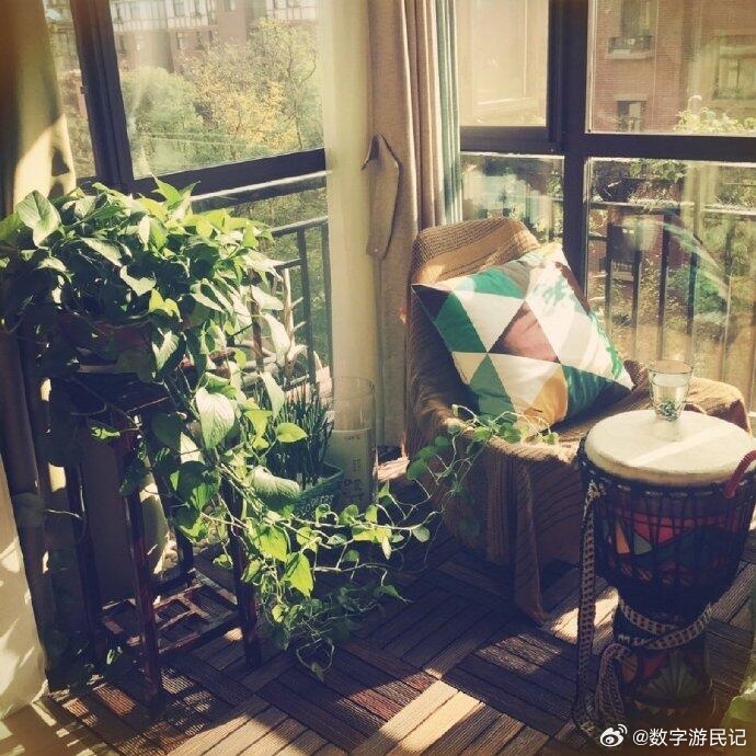 人到了一定年纪就会慢慢醒悟，日子过得舒心，远比活得热闹更加重要。不必去追逐旁人眼