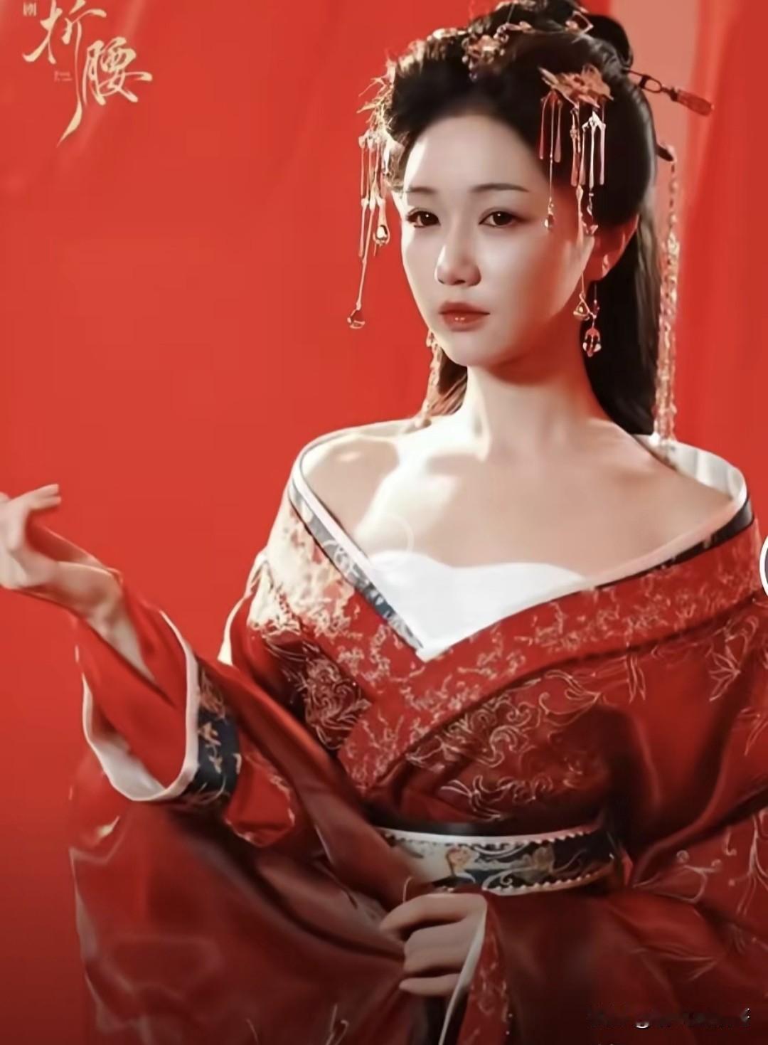 《折腰》的火速下架给短剧敲响了警钟
爽文和短剧是两码事，能写出来的东西未必能拍，