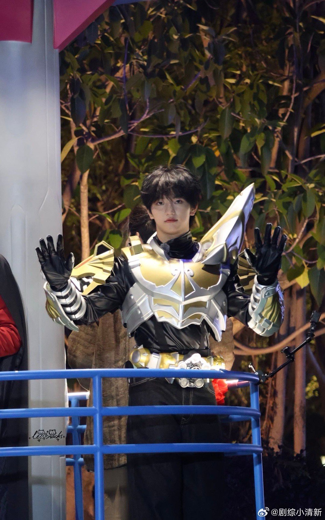 穆祉丞回应和csgo官博互关周五晚高疯 穆祉丞被问起这事，先是嗯了一下，然后就绷