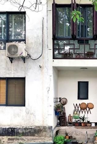 首先是园林。拙政园的借景、留园的冠云峰，那是古人把山水诗意折叠进方寸之间的极致智