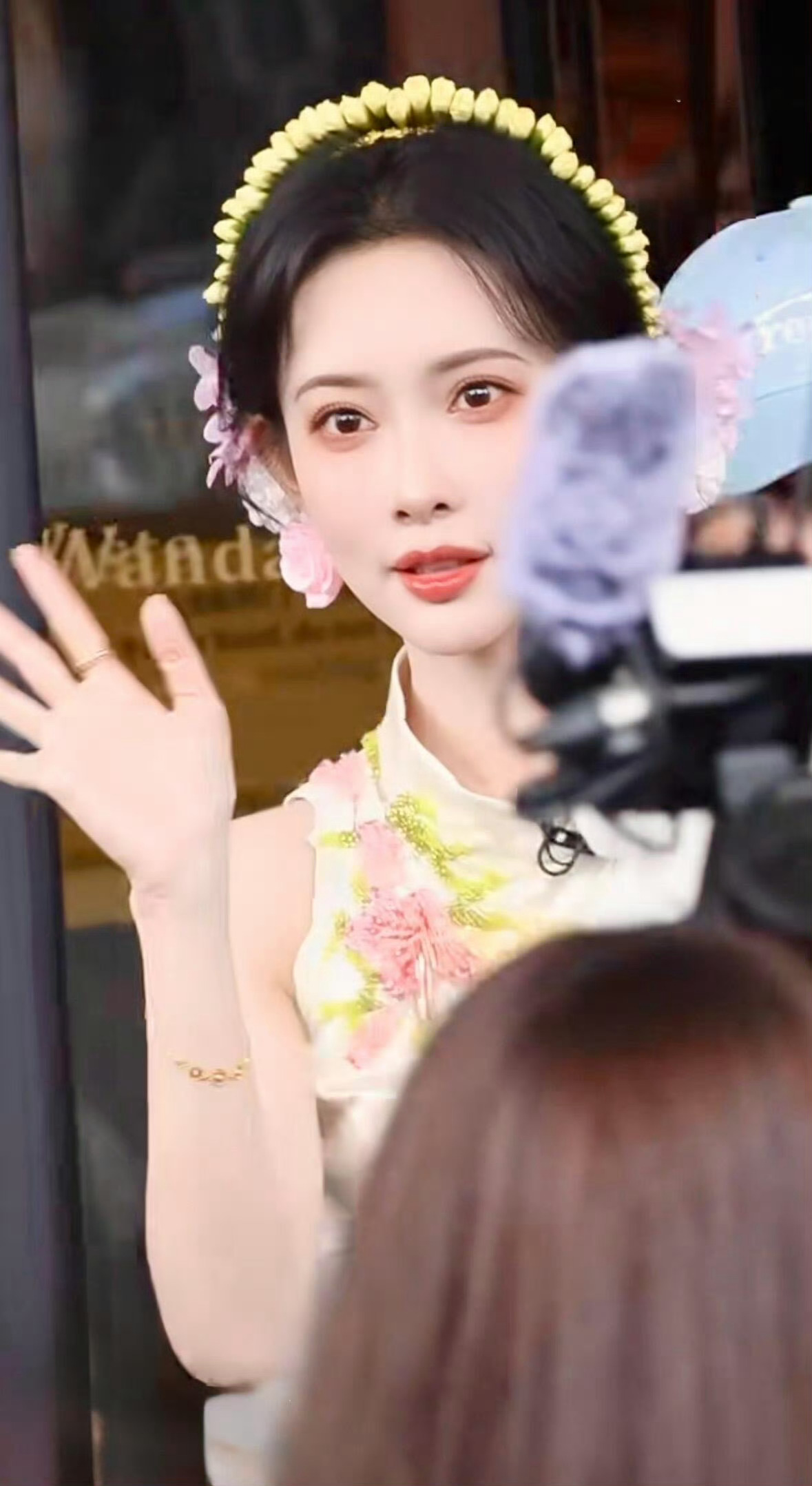 簪花的孟子义好美啊，有点期待这一期了严浩翔撕掉孟子义名牌说对不起