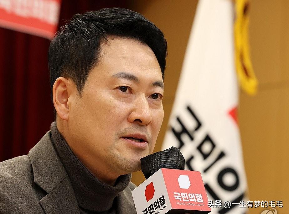 2月28日证实，韩国国民力量党党首张东赫，也推出了一套商住公寓出售。在总统李在明