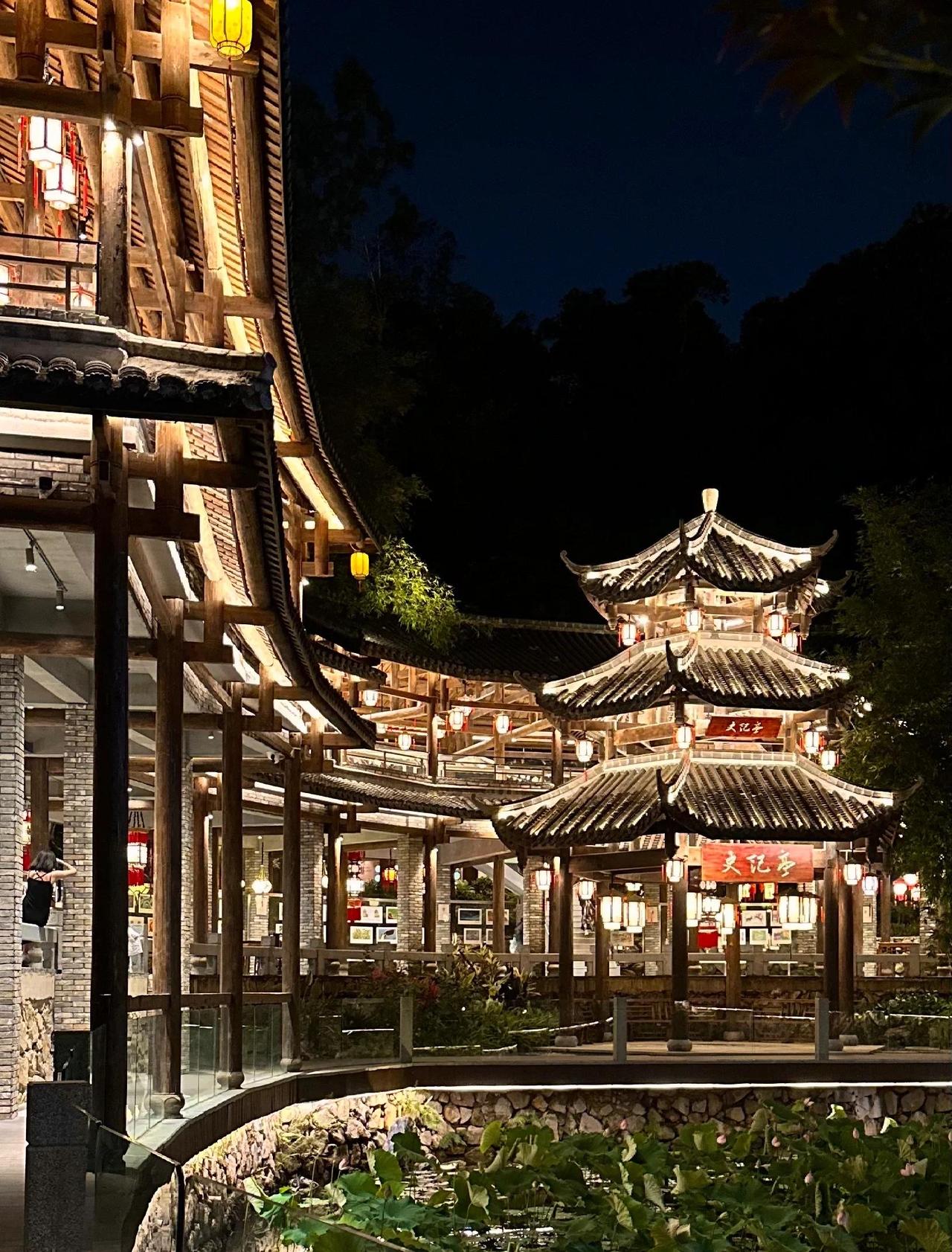 待人接物态度恶劣，高傲自大，印象极差。。。