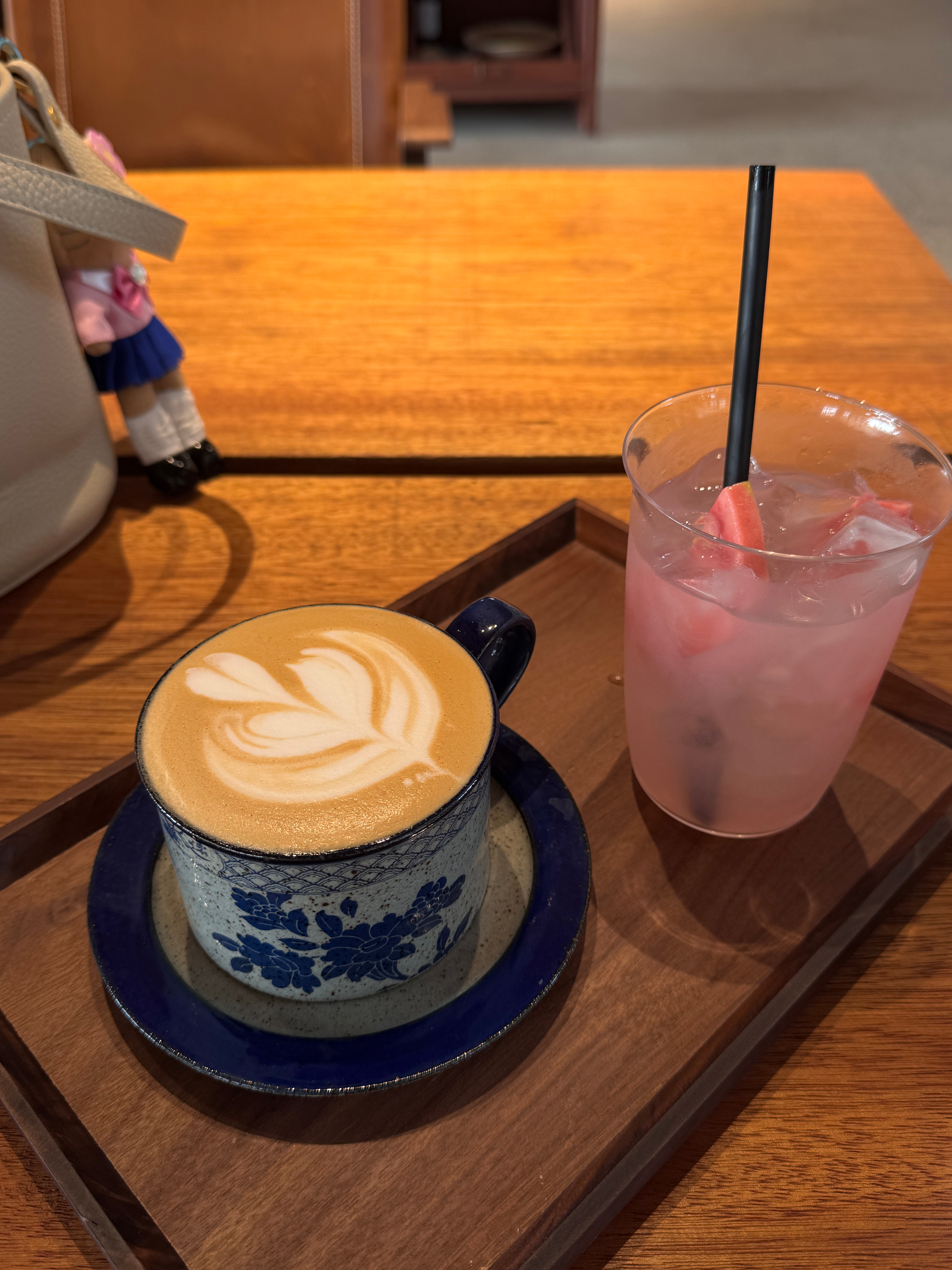 dy加特效拍照特省事儿！今天一天都在吃好吃的 