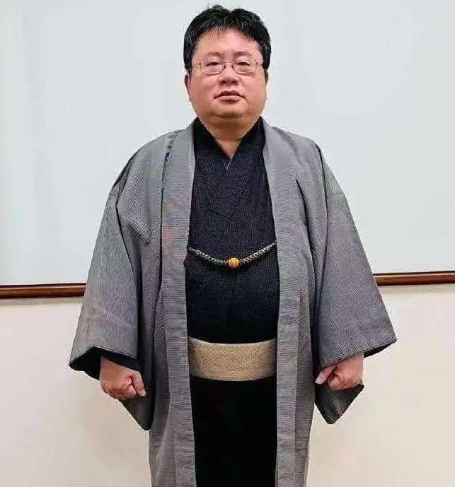 高市早苗疯狂反华，背后竟是两个中国败类在出谋划策？为高市早苗出谋划策的两个中国败