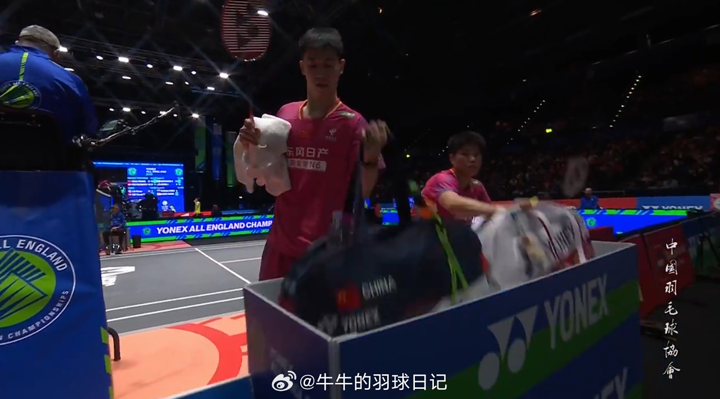 混双 1/8赛 冯彦哲(1)/黄东萍 21-18 18-21 11-9 麦斯/布