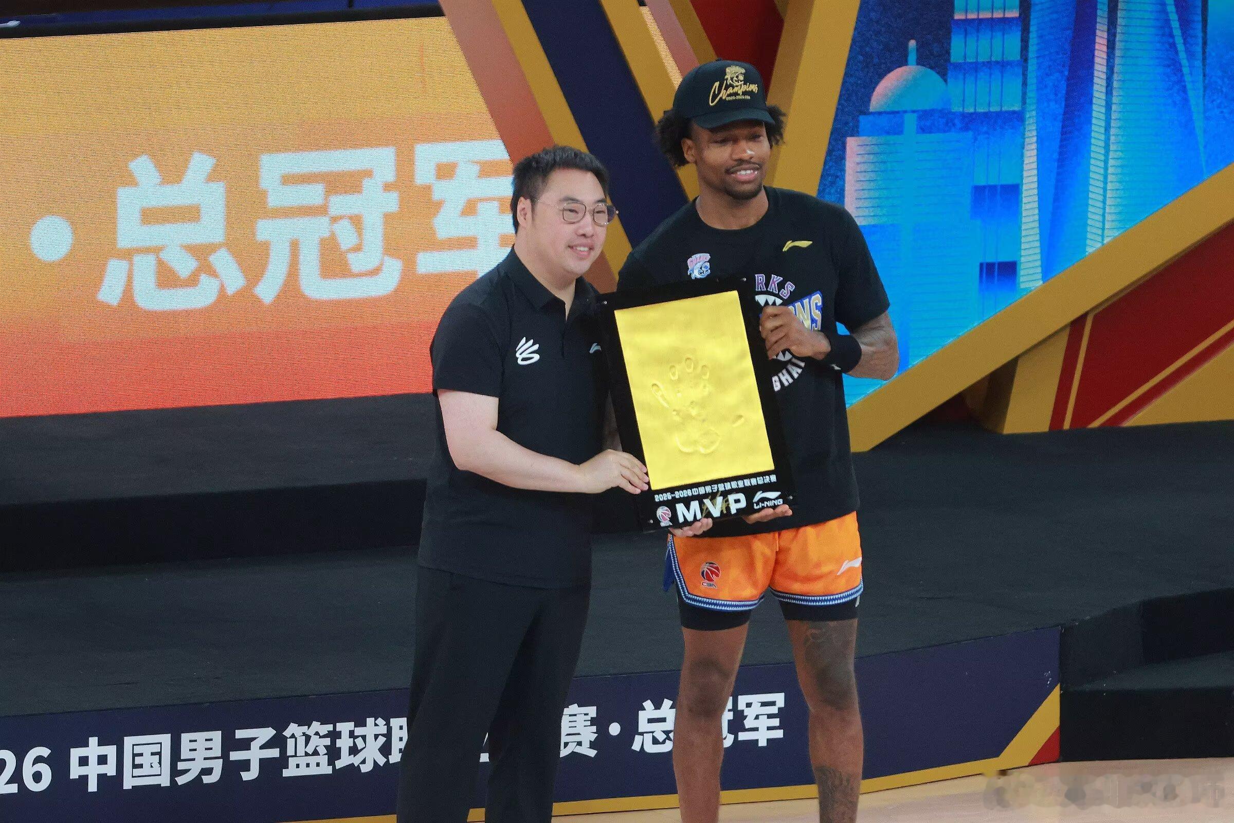鲨回巅峰！上海久事大鲨鱼男篮时隔24年再次获得CBA联赛总冠军！！！01 