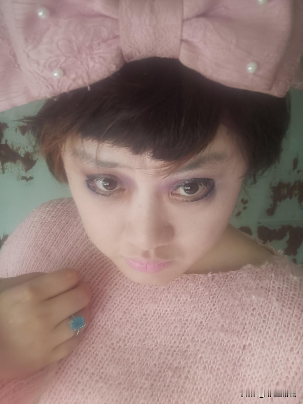 今天一直在瞌睡着，睡意绵绵，天气也不太好，鸽子粮也吃没了喂着大米，但是快递开门了