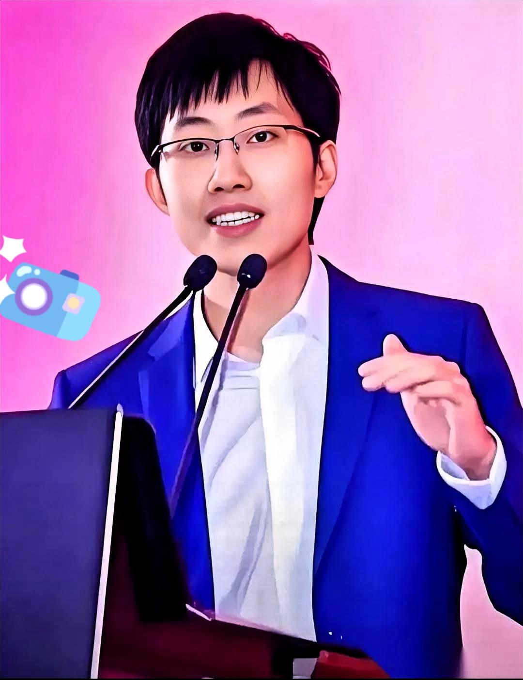 梁文锋一句直言，瞬间让发布会现场安静了下来。

他说别再纠结中外AI差几年了，人