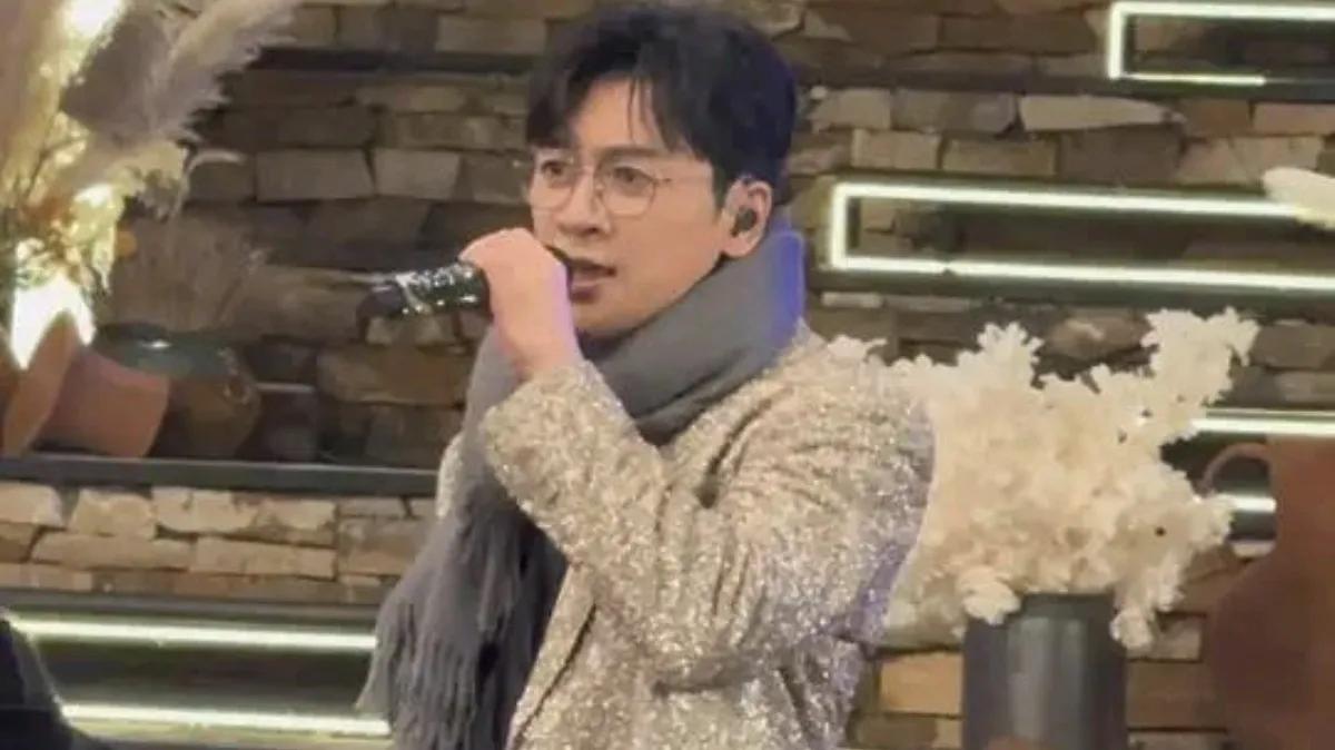 在最近的一档综艺盛宴中，苏有朋以一曲《雨蝶》深情缅怀琼瑶老师，触动了无数观众的心