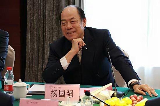 知道长鑫科技猛，没想到猛到上半年狂赚了776.05亿元。碧桂园老板杨国强现在可能