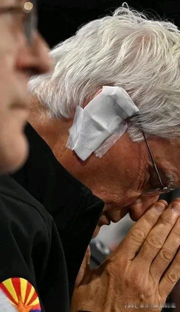 在特朗普的支持者大会上！