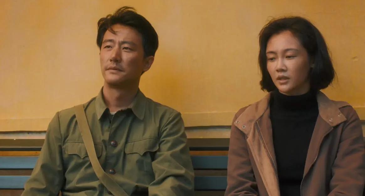 你是否会帮助前女友？
这从本质上是一个关于情感边界、责任尺度和自我认知的问题。这