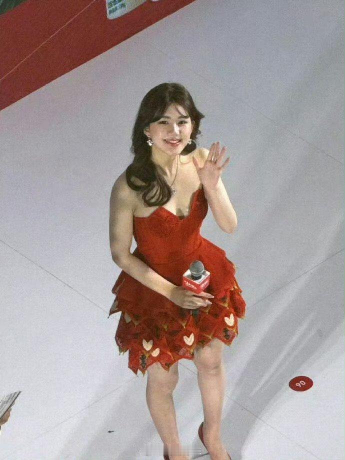 现在才知道为什么女明星喜欢捂着，赵露思还是太单纯了。。 ​​​