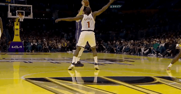 好空切！东皇连线直接打停快船！
在今天NBA季中锦标赛快船对阵湖人的第三节比赛中