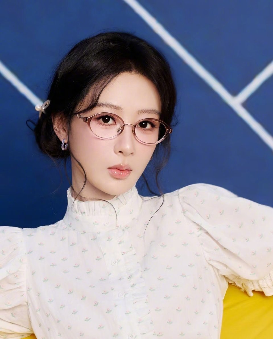 曝白鹿提名金鹰奖最佳女主据说今年金鹰奖最佳女主出来了，分别为宋佳、闫妮、马伊琍、