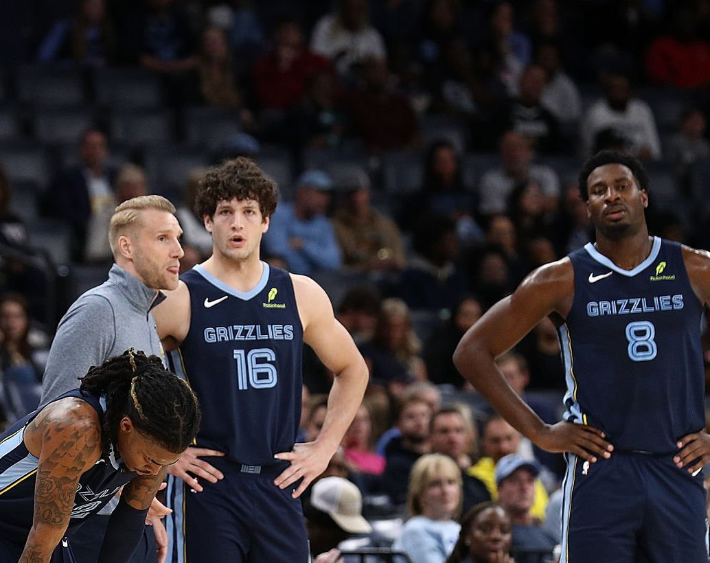 灰熊最近是真的惨，莫兰特闹完了之后吧，他们现在最便宜的票价已经跌到2美元一张了…