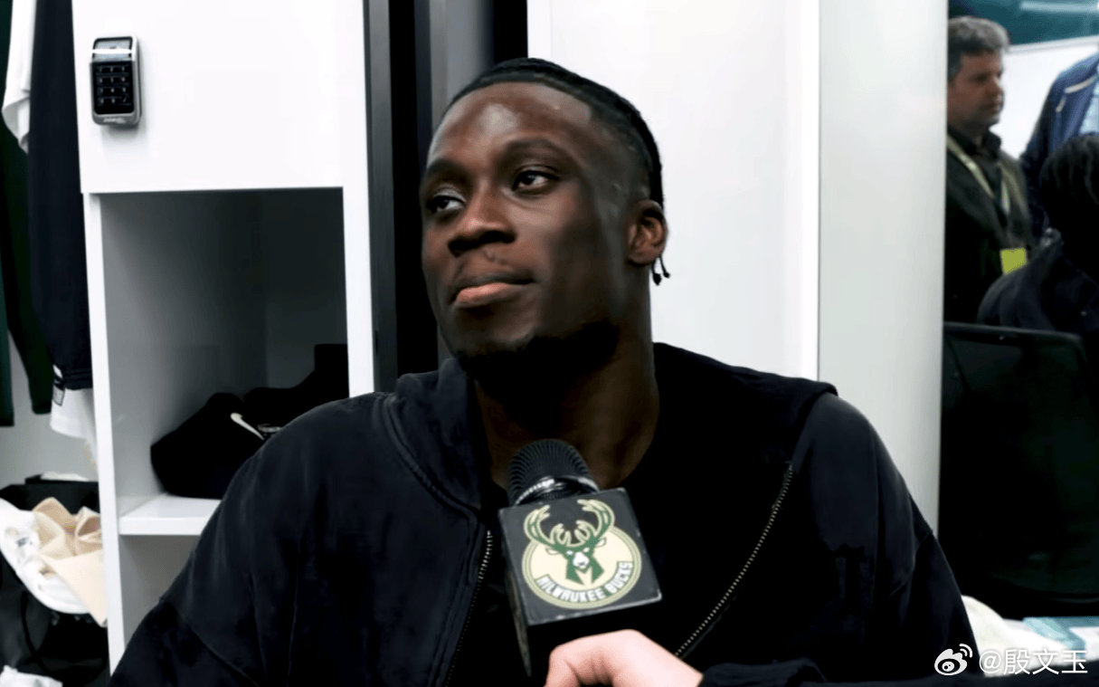 00后球员亚历克斯-阿德托昆博今天完成了自己在NBA的首秀。对此他说，“要特别感