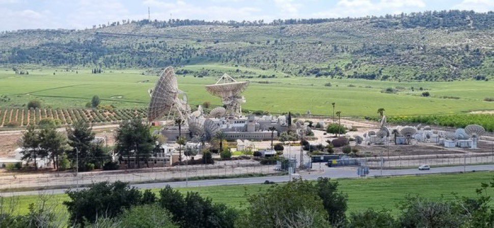 欧洲卫星公司（SES）位于以色列贝特谢梅什南部的卫星通信站被导弹击中，天线损坏严