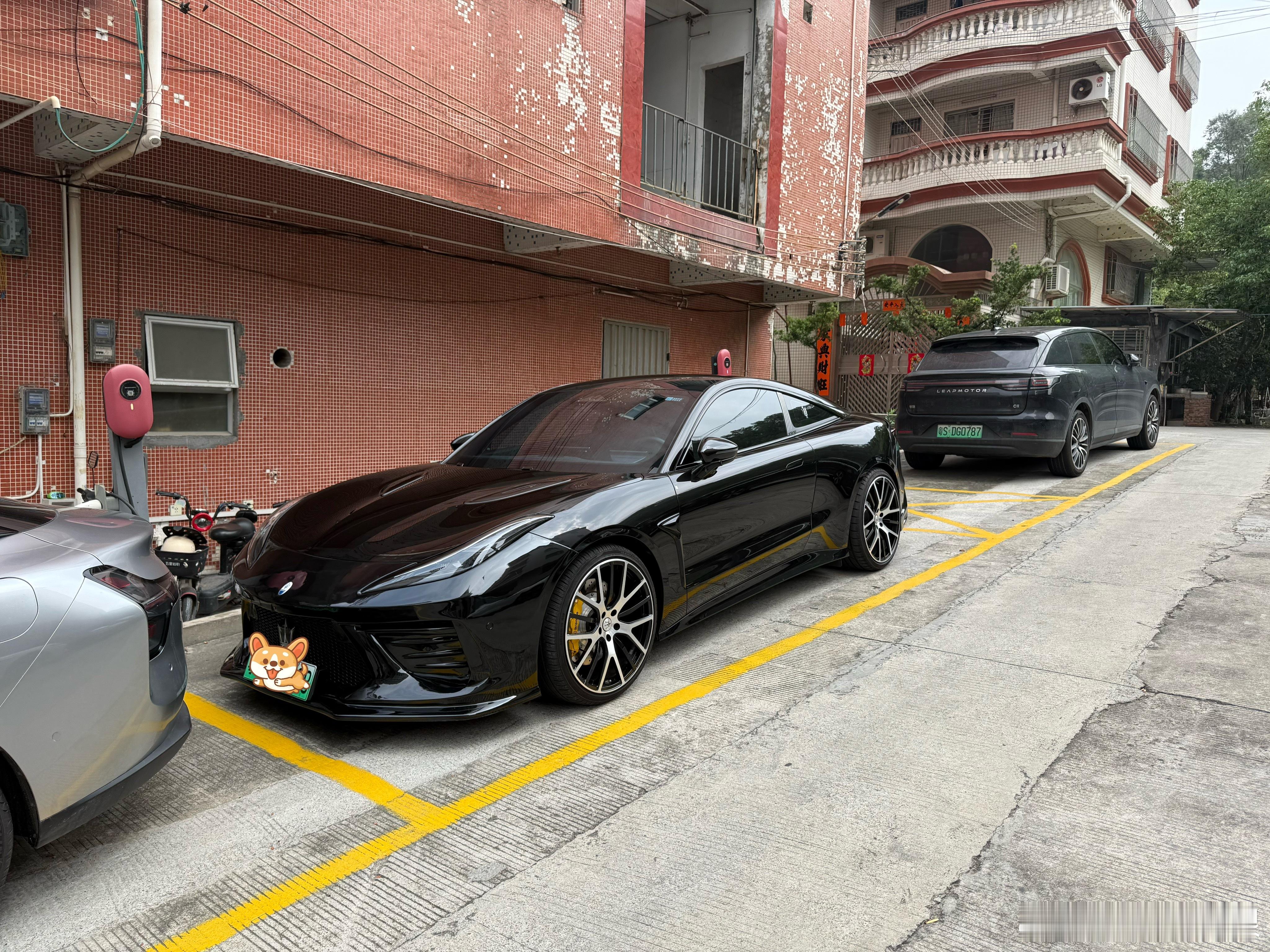 哪吒汽车创始人已成老赖咱就是说，之前试过哪吒汽车 的哪吒GT给我的印象蛮好的，而